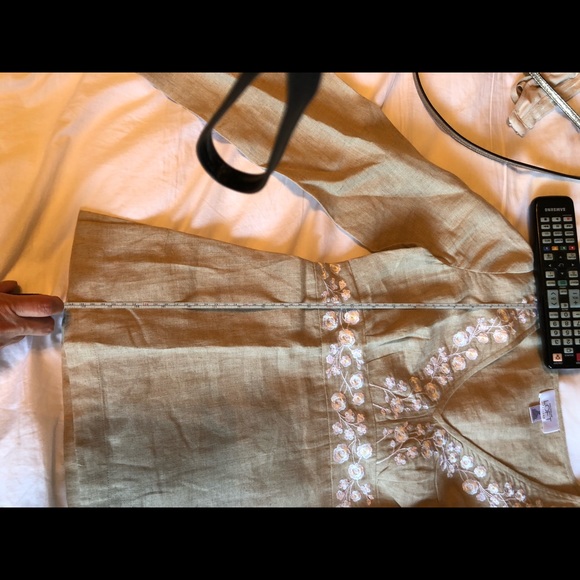 Ann Taylor loft embroidered linen top - Picture 6 of 9